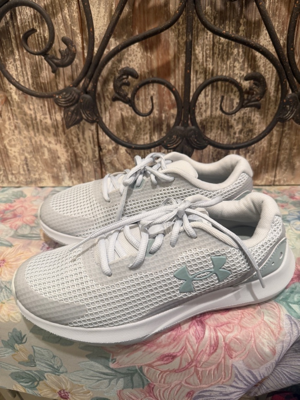Under Armour US Womens Size 8.5 Charged Surge 4 Running Shoes - Picture 6 of 7